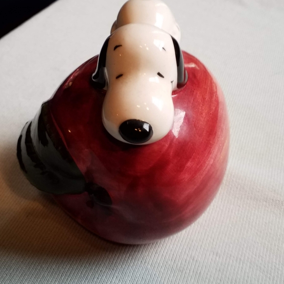 Vintage Snoopy on apple ceramic figure - Picture 7 of 7